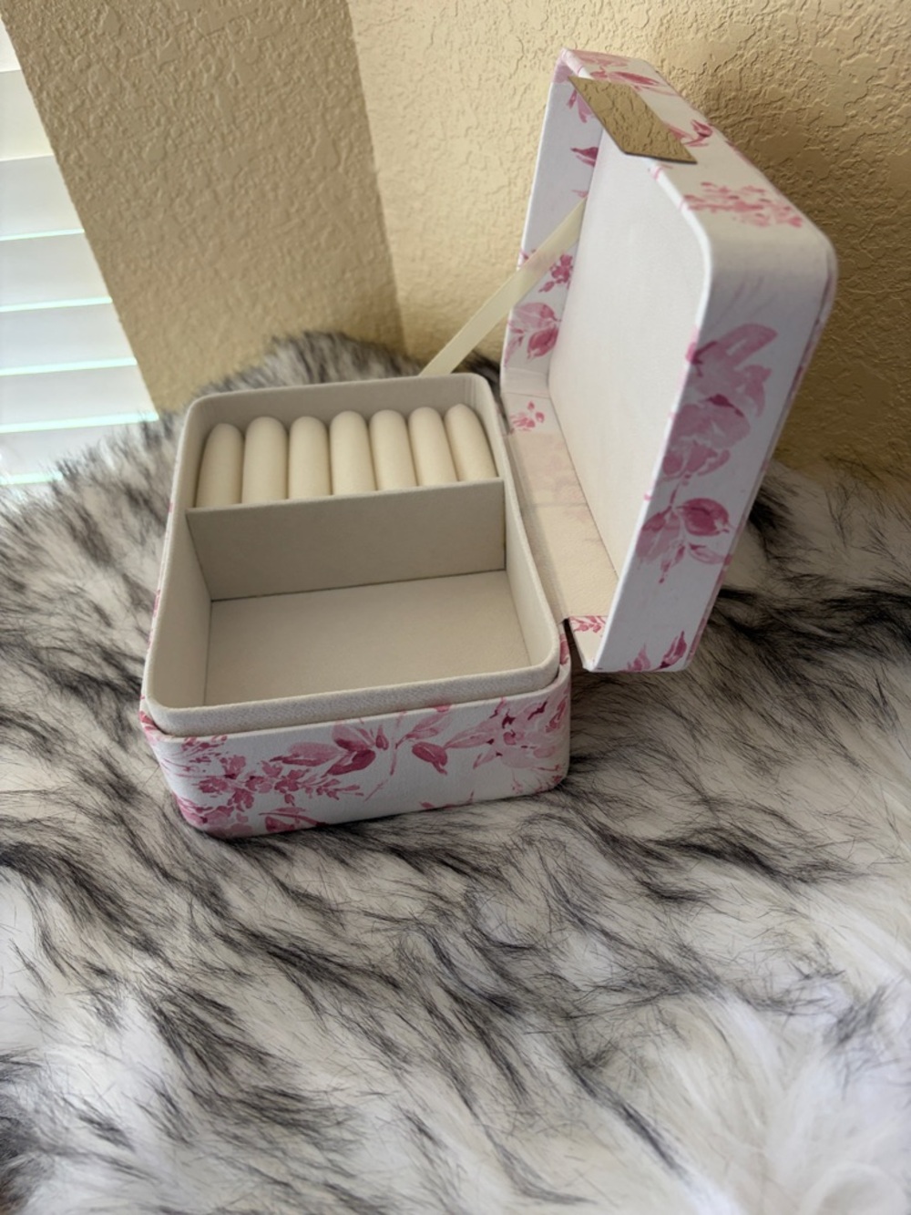 Floral Pink and White Decorative Jewelry Box - Picture 4 of 8